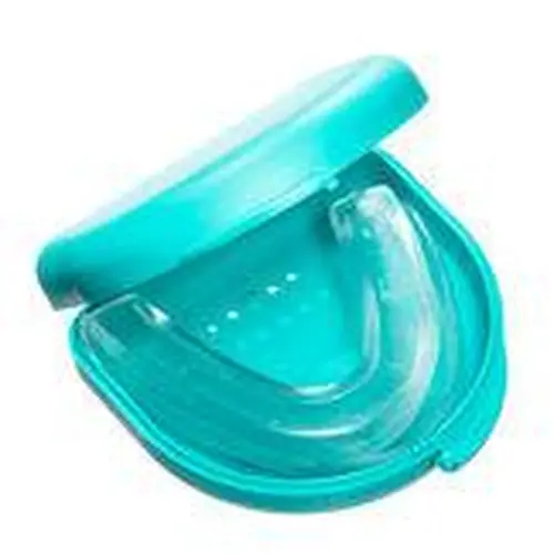 zashchita-zhevatelnykx-zubov-2-zashchitnye-plastiny-i-futliar-dlia-kxraneniia